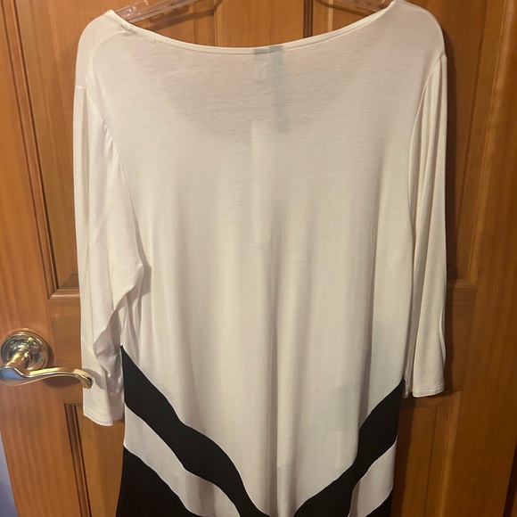 Elimination Black & White Tunic - Picture 2 of 3